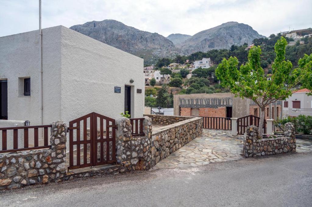 Pelagos Seafront Accommodation - George Myrties Exterior foto